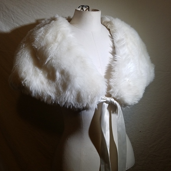 Apostrophe Accessories - APOSTROPHE White Faux Fur Collar